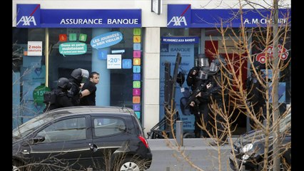 Homem faz reféns em Paris e é preso