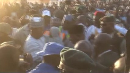 Goodluck Jonathan, Boko Haram'dan Kaçan Aileleri Ziyaret Etti