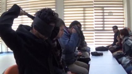 Görme Engellileri Anlamak İçin Gözlerini Bağladılar