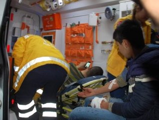 Saldırıda Yaralanan Genç, Sedyede Mesajlaşmaya Daldı