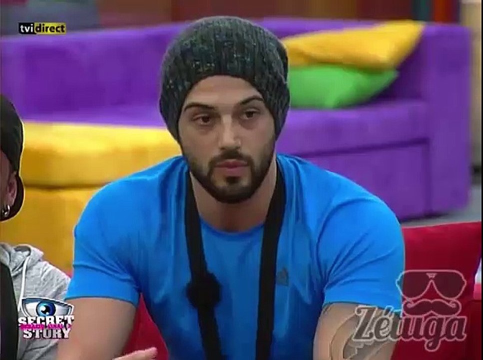 Carlos arrasa e humilha forte e feio a Cristiana por ela dizer que o conhece de cá de fora
