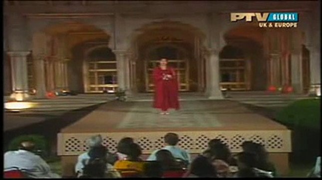 Sada Hoon Apnay Pyaar Ki - Humera Arshad sings Noor Jahan's song - in a beautiful voice! - Originally played first time on PTV
