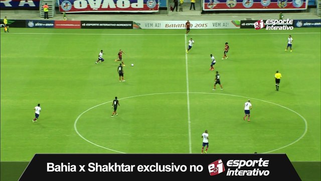 BONITO! Luiz Adriano mostra habilidade e dá caneta no meio-campo