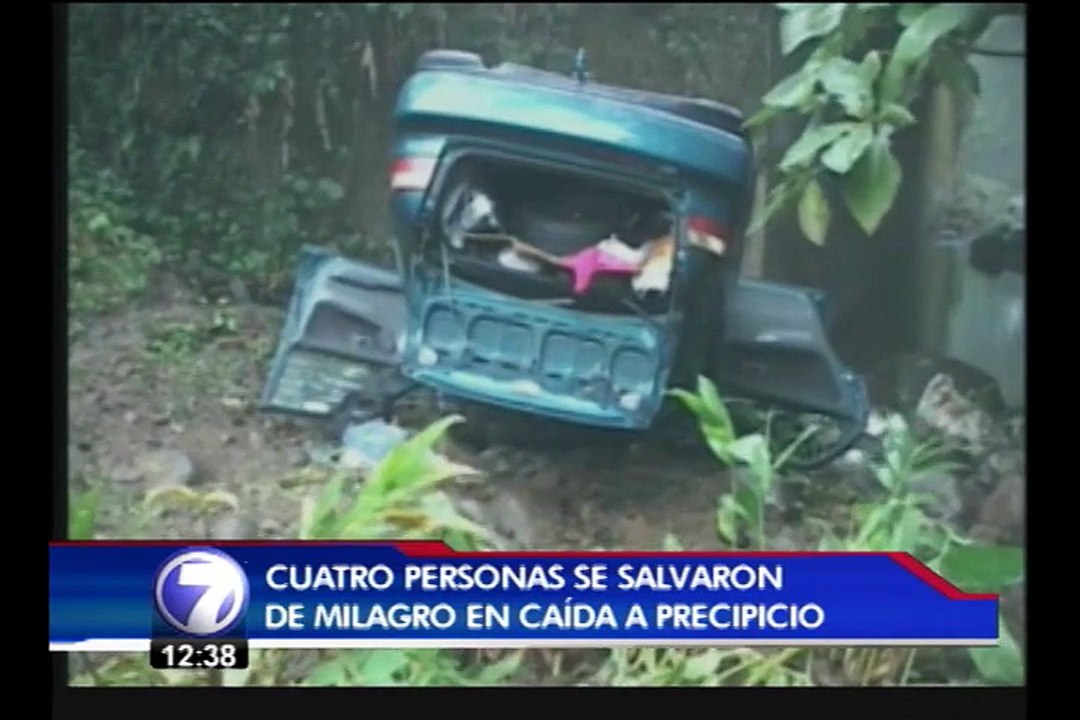 Vehículo cae a precipicio en Zarcero y deja cuatro heridos