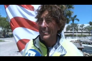 Español llega a Miami tras una travesía de 19 días en moto acuática