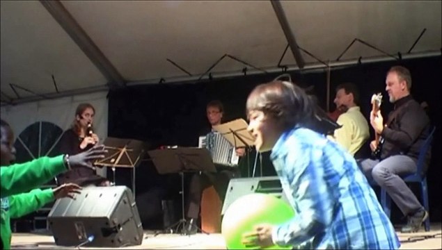 La Folkadie joue ce samedi 19/10/2013 sur la Grand-Place de Nivelles à l'occasion des Mondes de Nivelles 2013 .