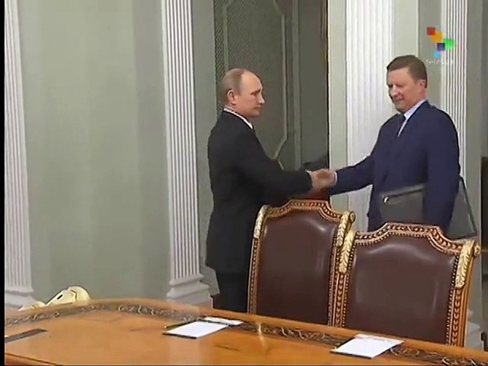 Putin holds emergency meeting on renewed violence in East Ukraine