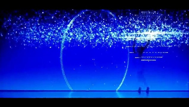 Japanese dancers using lights in their performance is hypnotizing-copypasteads.com