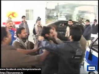 پیٹرول کے حصول کیلیئے عوام دست و گریباں