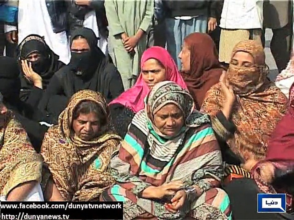 Dunya news - Karachi: Locals protest against security crackdown in Baldia Town