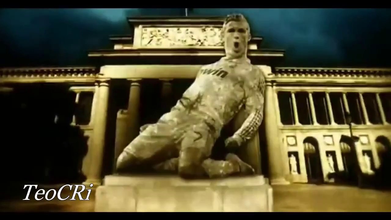 CR7 vs Lionel Messi 10 Battle for best Skills