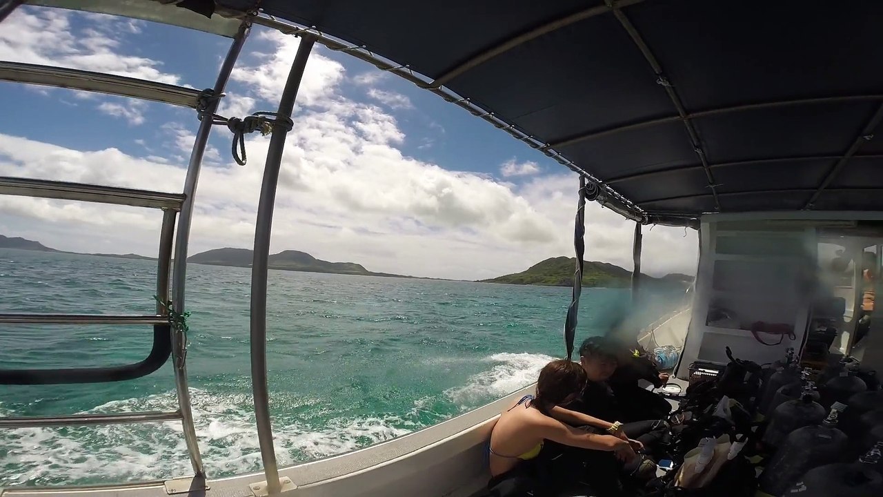 Départ en bateau pour une plongée avec les raies manta
