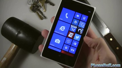 Nokia Lumia 920 Hammer and Knife Scratch Test