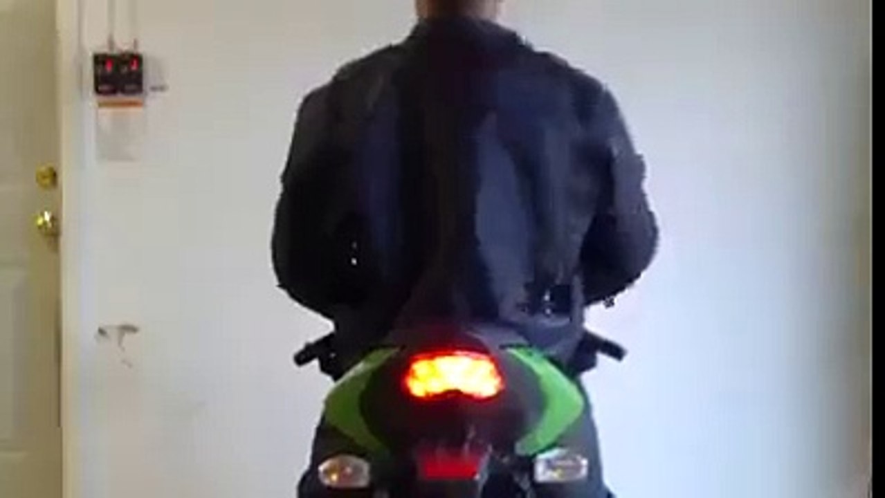 NEW INVENTION JACKET RUN FROM BIKE