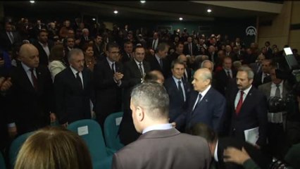 Video herunterladen: MHP Siyaset ve Liderlik Okulu'nun 11. Dönem Sertifika Töreni - Bahçeli