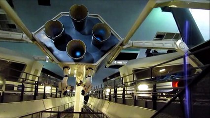 Space Mountain avec les lumières allumées