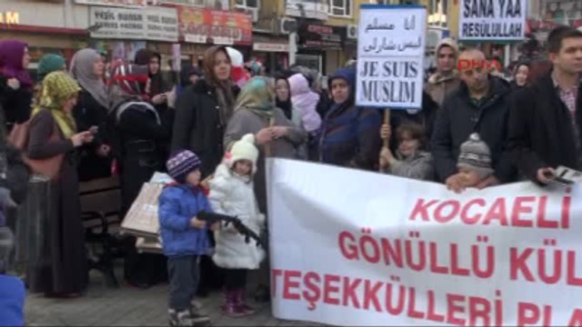 Kocaeli - Charlie Hebdo Dergisi ve Cumhuriyet Gazetesi Yaktılar
