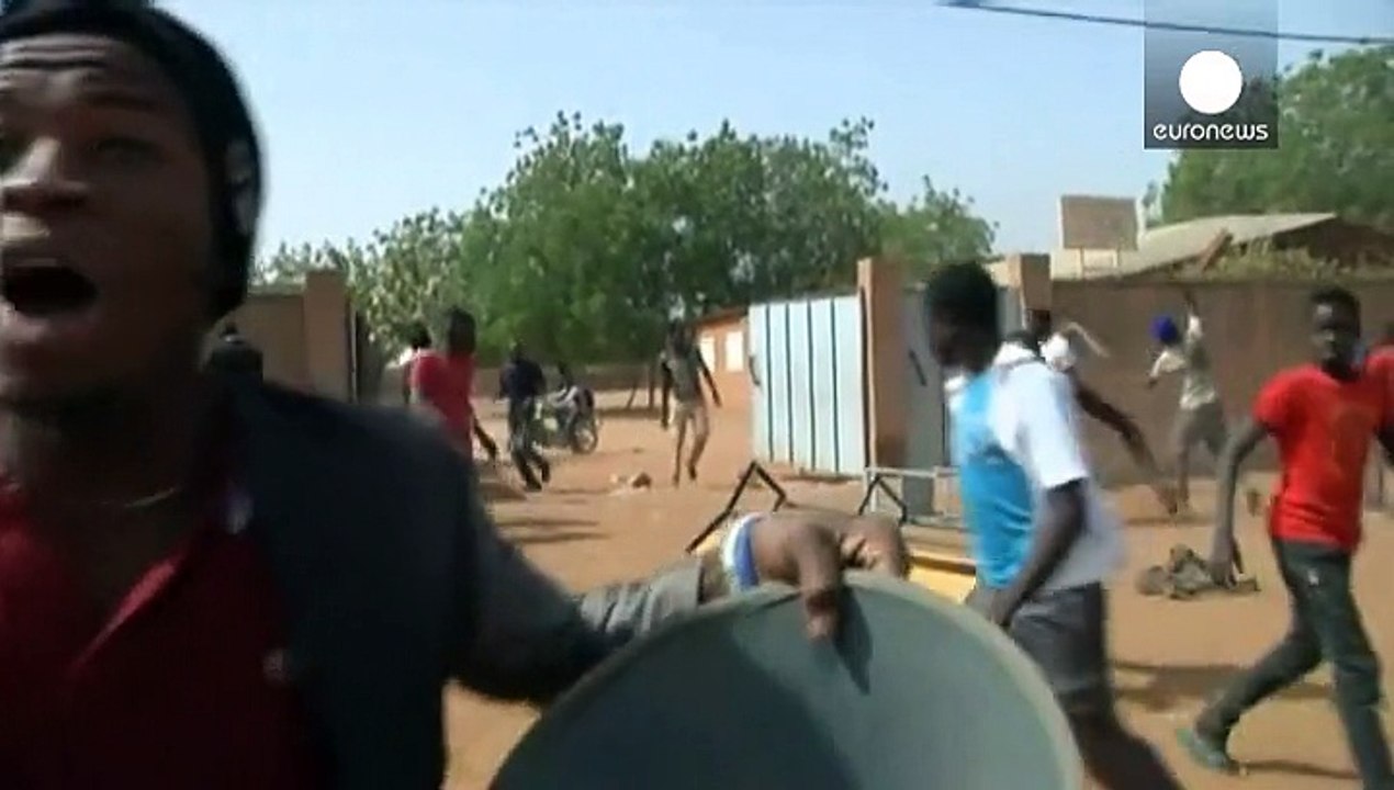 'Down with France' shout anti-Charlie Hebdo protesters as violence in Niger escalates