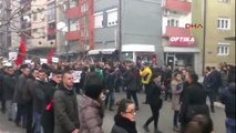 Kosovalı Anneleri 'Vahşiler' Olarak Niteleyen Sırp Bakanı Binlerce Kişi Protesto Etti