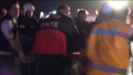 Otomobil, Beton Bariyere Çarptı: 4 Yaralı