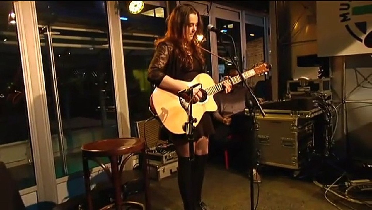 Cafe Martini: Kira Dekker - Colours of fall - RTV Noord