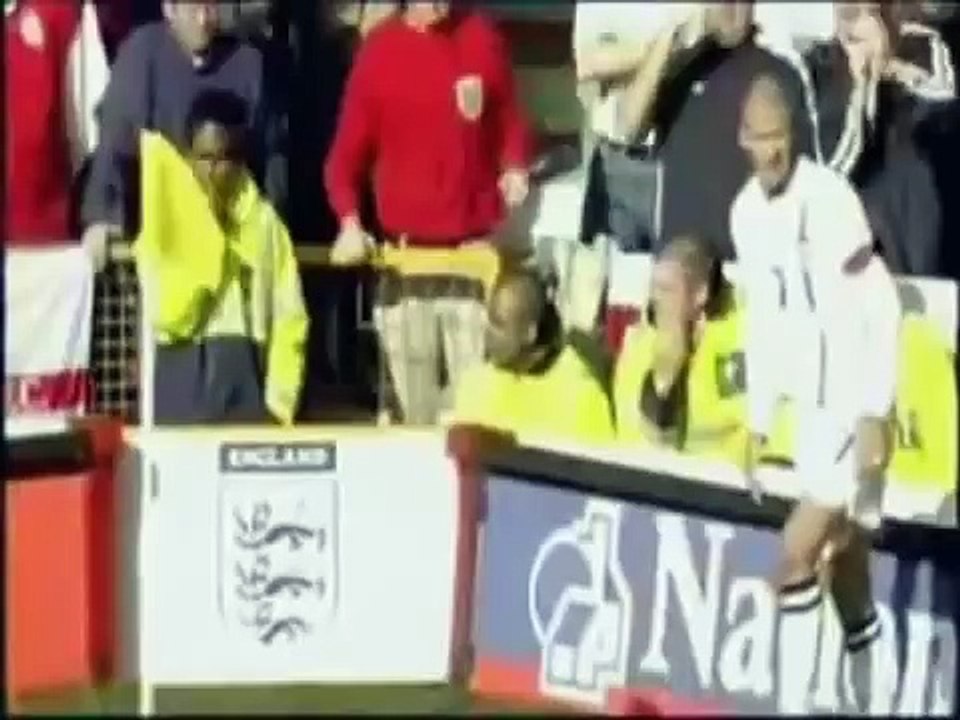 DAVID BACKAM FOOTBALL KICK