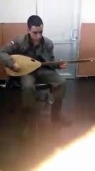 resul çakır askerler arasında eglenirken