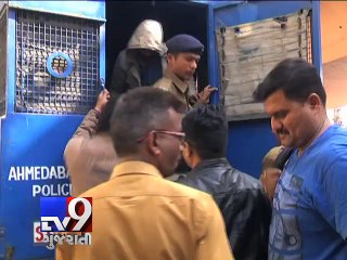 Скачать видео: Ahmedabad 10 nabbed for call centre fraud after PCB's raid - Tv9 Gujarati