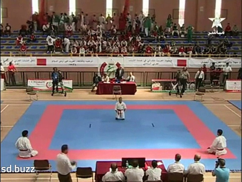 Campeon de Karate  sin brazos  sin piernas admirable !!