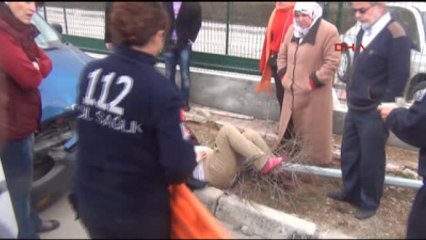 Karaman Kaldırımda Yürürken Otomobil Çarpan 6 Aylık Hamile Kadın Ölümden Döndü