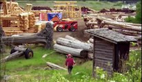 Construction rondins de bois - RMC découverte - Les constructeurs de l'extrême