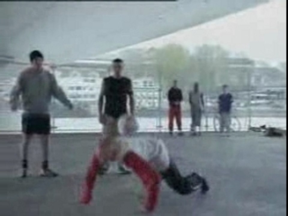 Football- Ronaldino freestyle (Nike)