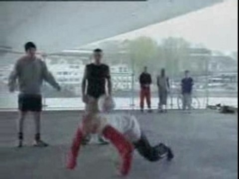 Football- Ronaldino freestyle (Nike)