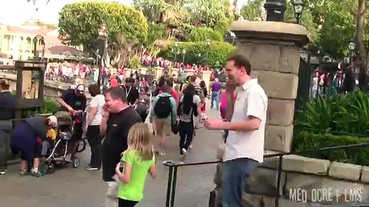 CELL PHONE CRASHING at DISNEYLAND!