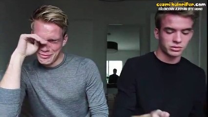 Babalarına Eşcinsel Olduğunu Açıklayan İkiz Kardeşler