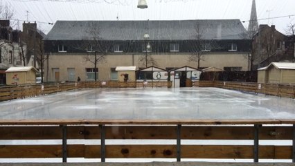 Dernier jour de la patinoire, sous la neige