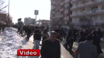 Van'da Gergin Yürüyüş