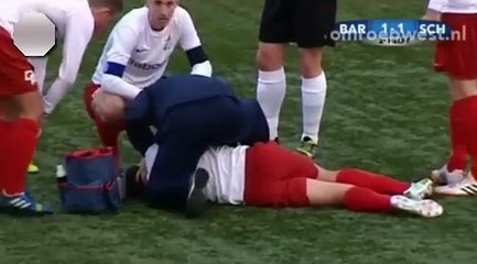 Referee hits the elbow to the nose a player in Holland Barendrecht vs Scheveningen