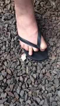 Faire un doigt d'honneur avec ses orteils