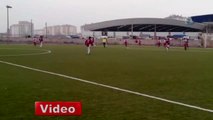 Futbolcular Sahada Birbirine Girdi