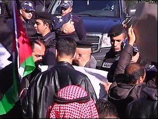 Palestinians Egg Canadian Foreign Minister