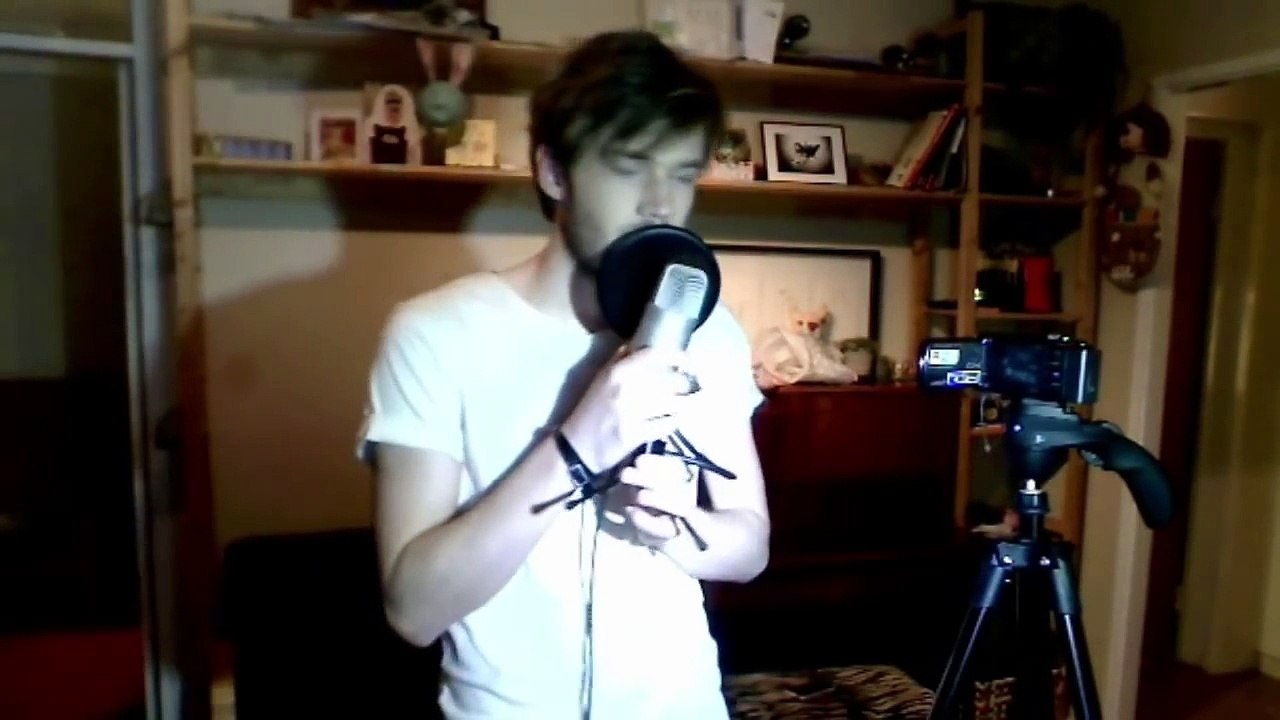 EPIC PEWDIEPIE POSTERS! - Fridays With PewDiePie (Episode 19)