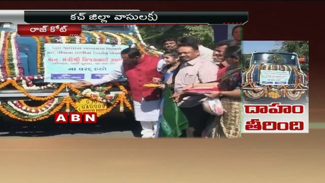 Vijay Rupani flags off new water tankers for scarcity-hit Kutch (19-01-2015)
