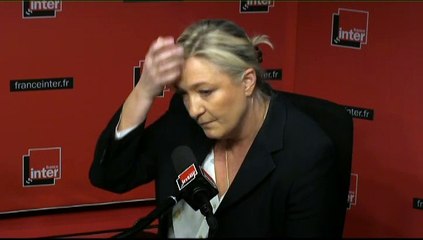 Les idées conspirationnistes "fumeuses et dangereuses" selon Marine Le Pen