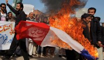 Le drapeau français brulé lors de manifestations au Pakistan