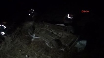 Otomobille Tarlaya Takla Attı