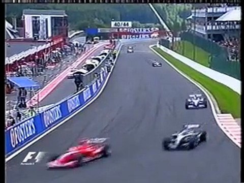 Kimi Räikkönen overtaking Michael Schumacher in Eau Rouge Spa 2004