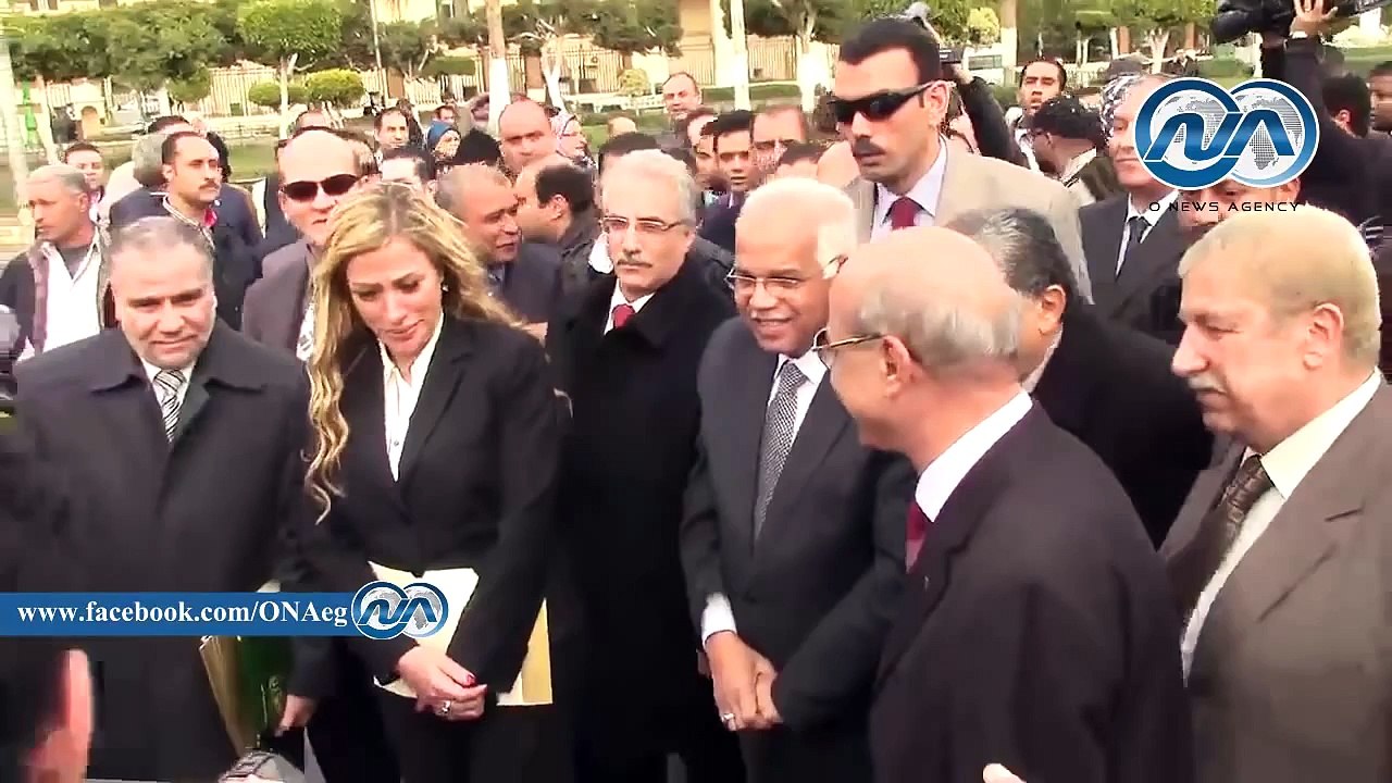 بالفيديو.. محافظ القاهرة يسلم سائقى "الميكروباصات" الجديدة ضمن مشروع تجديد السرفيس‎
