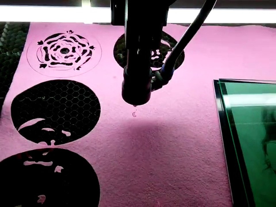 High speed laser cutting machine, high speed laser cutting leather, paper,cloth.