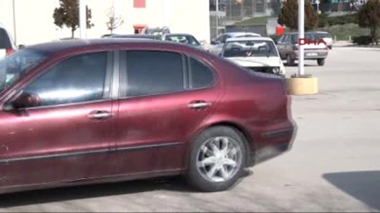 Otoparka Bırakılan Termos, Bomba Paniğine Yol Açtı